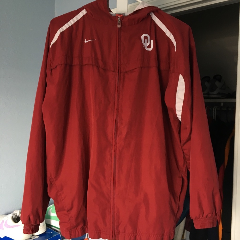 OU Nike Windbreaker size medium fitting